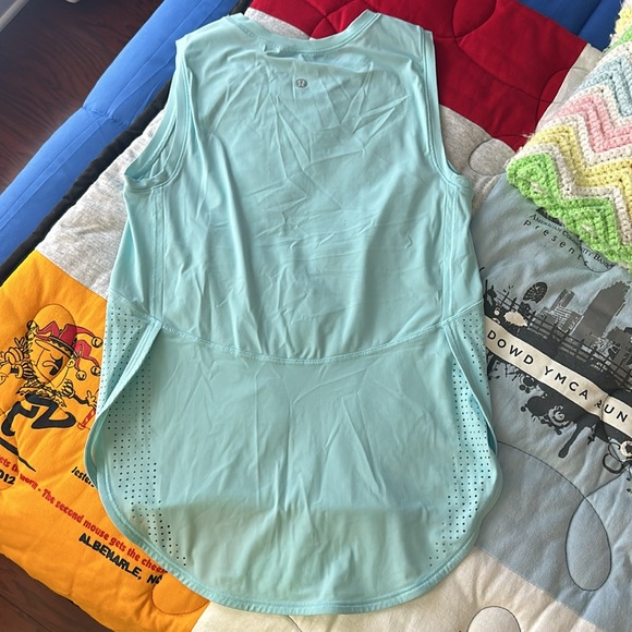 Lululemon High Neck Split Hem Run Tank in Icing Blue Sz 2! - Picture 7 of 9